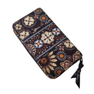 EUC Vera Bradley Women's cotton quilted floral large purse wallet, multi